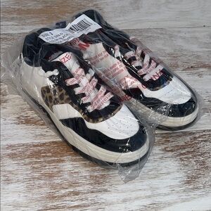 Oshkosh court shoes new in manufacturer packaging